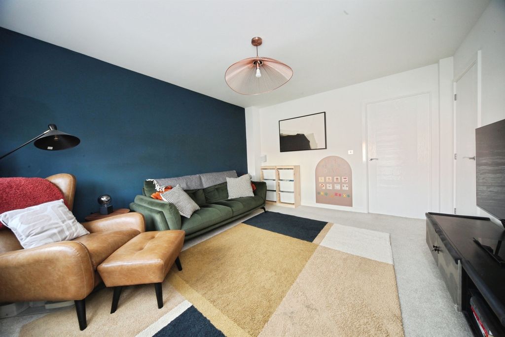 Property photo 2 of 19