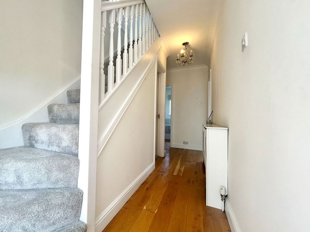 Property photo 2 of 25