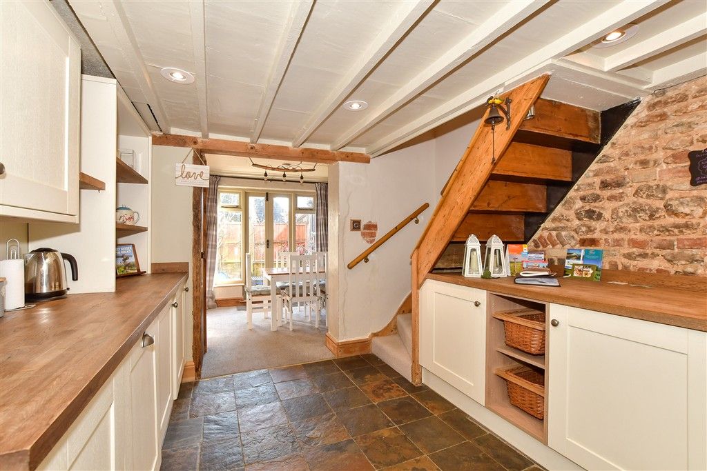 Property photo 3 of 10 Kitchen