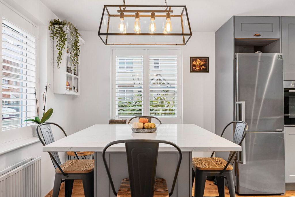 Property photo 2 of 24