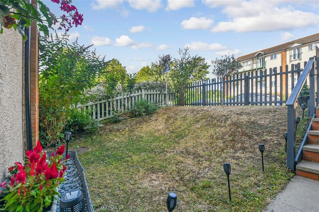 Property photo 2 of 13 Garden