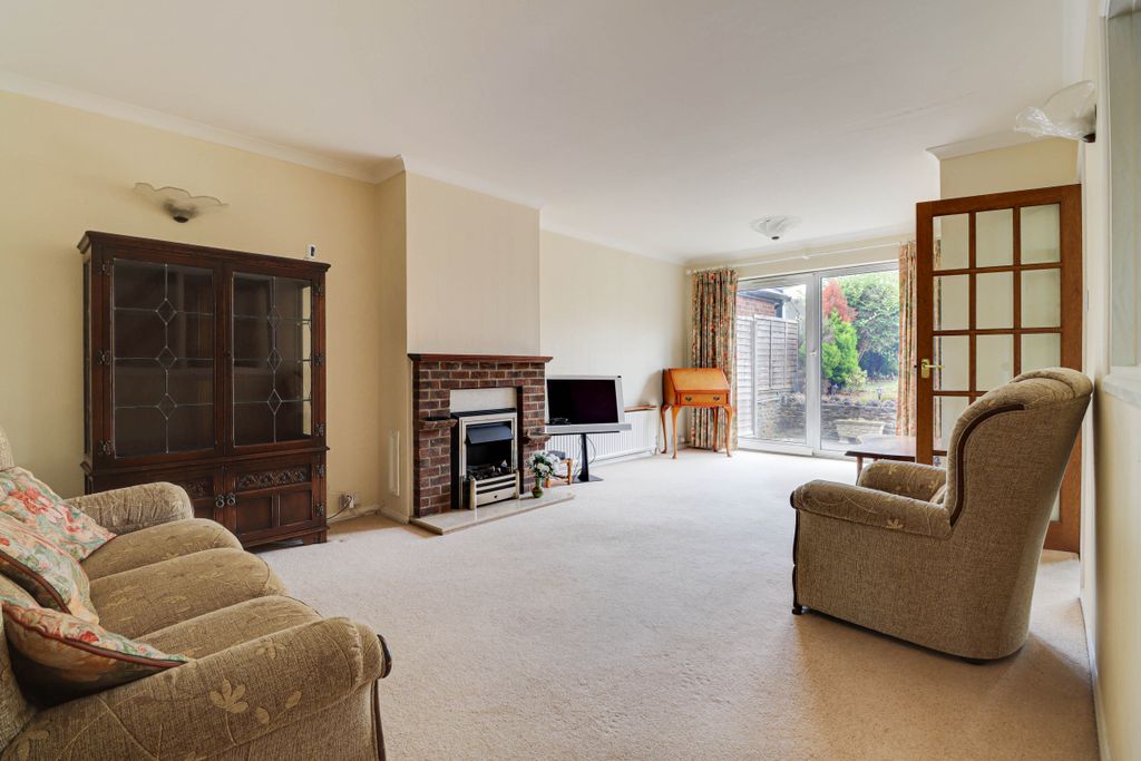 Property photo 2 of 16 Lounge