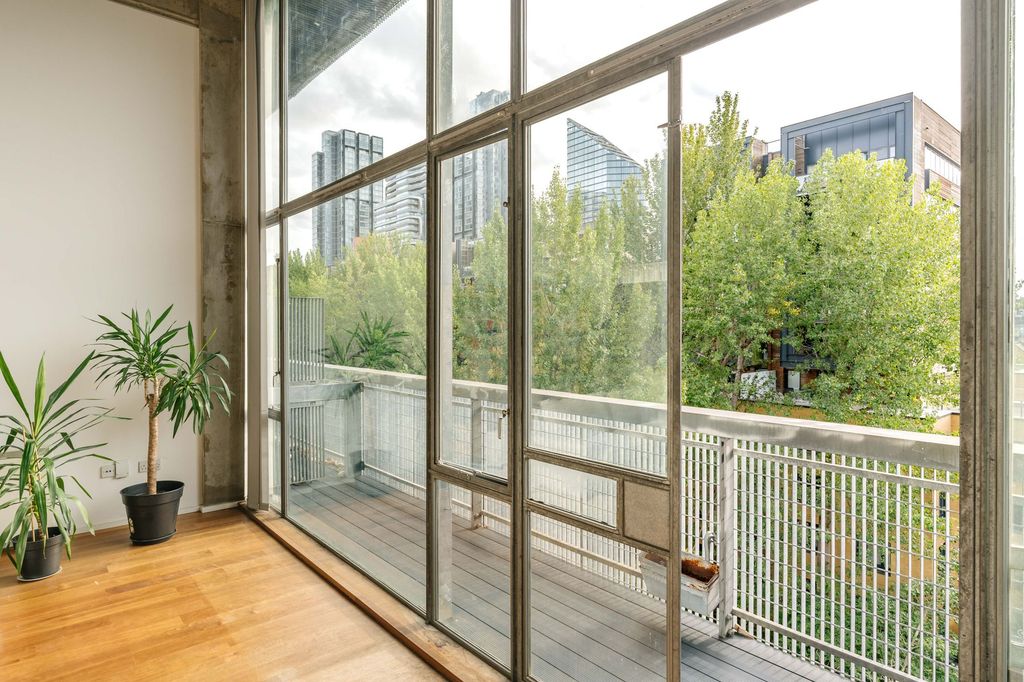 Property photo 3 of 22 Wenlock Road, N1