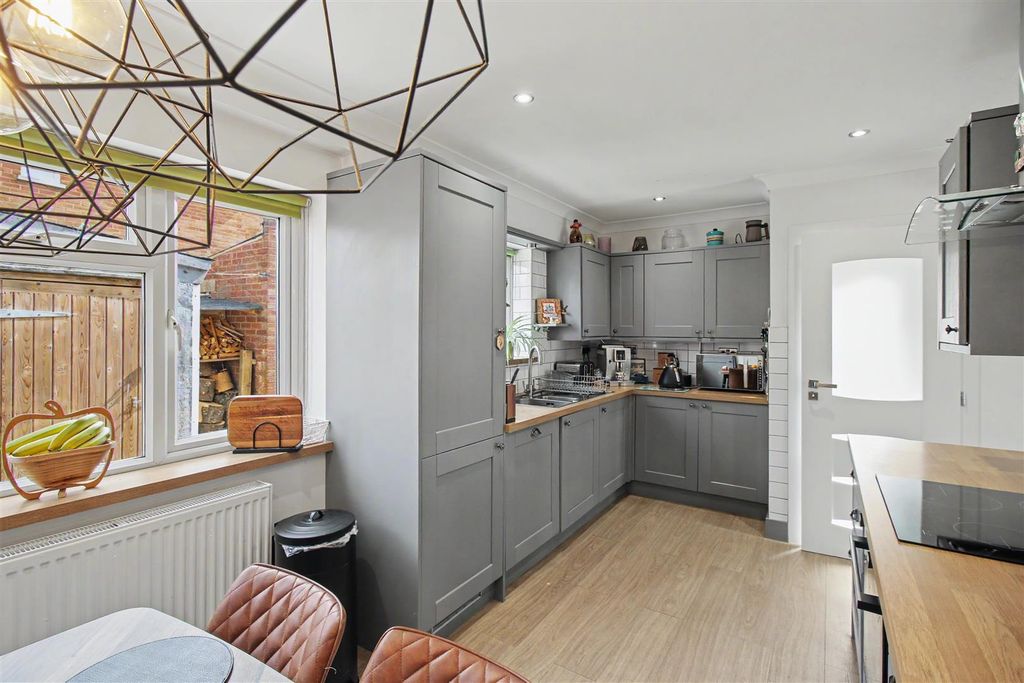 Property photo 3 of 23 Kitchen/Diner