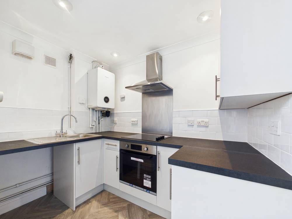 Property photo 2 of 10 Giraffe360-Still001