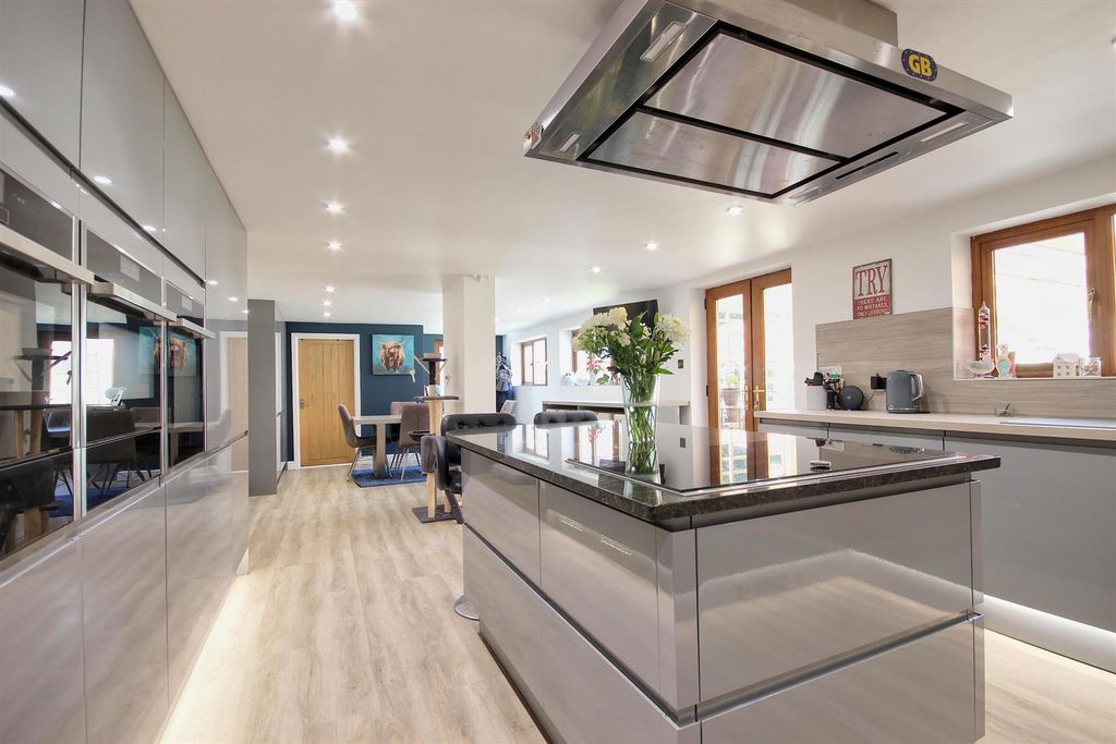 Property photo 2 of 41 Combined Day Room And Kitchen