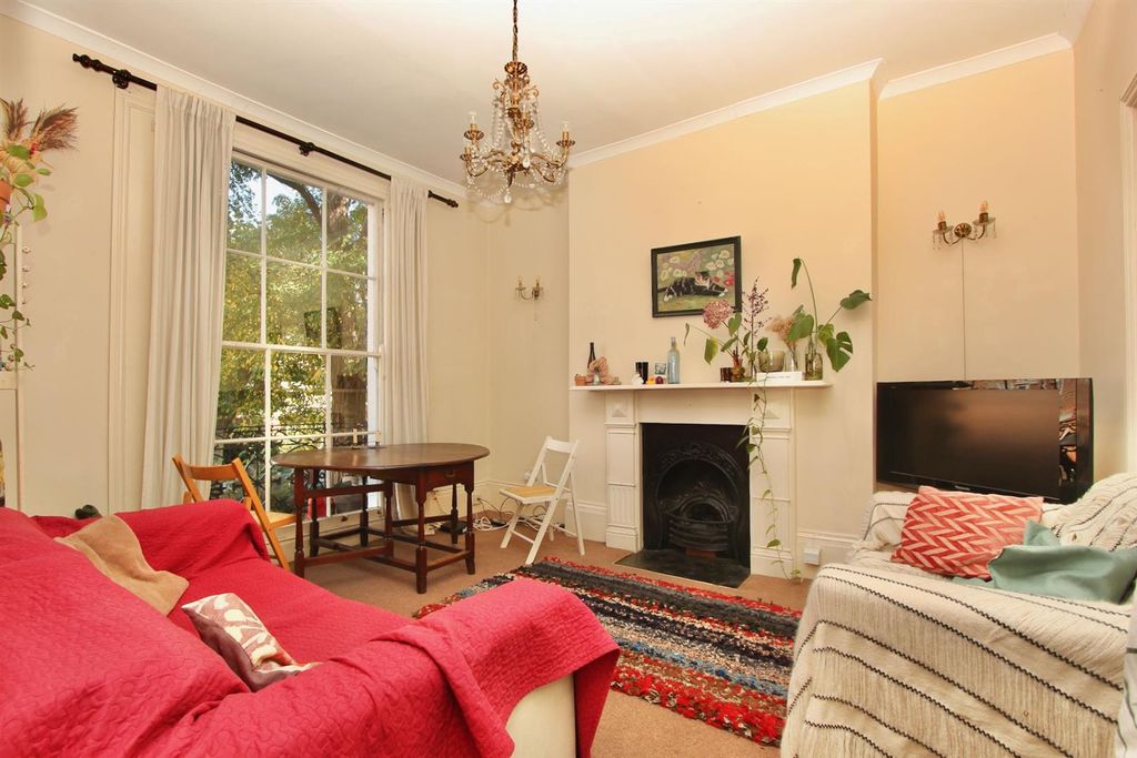 Property photo 2 of 12 Stamford Grove West, N16