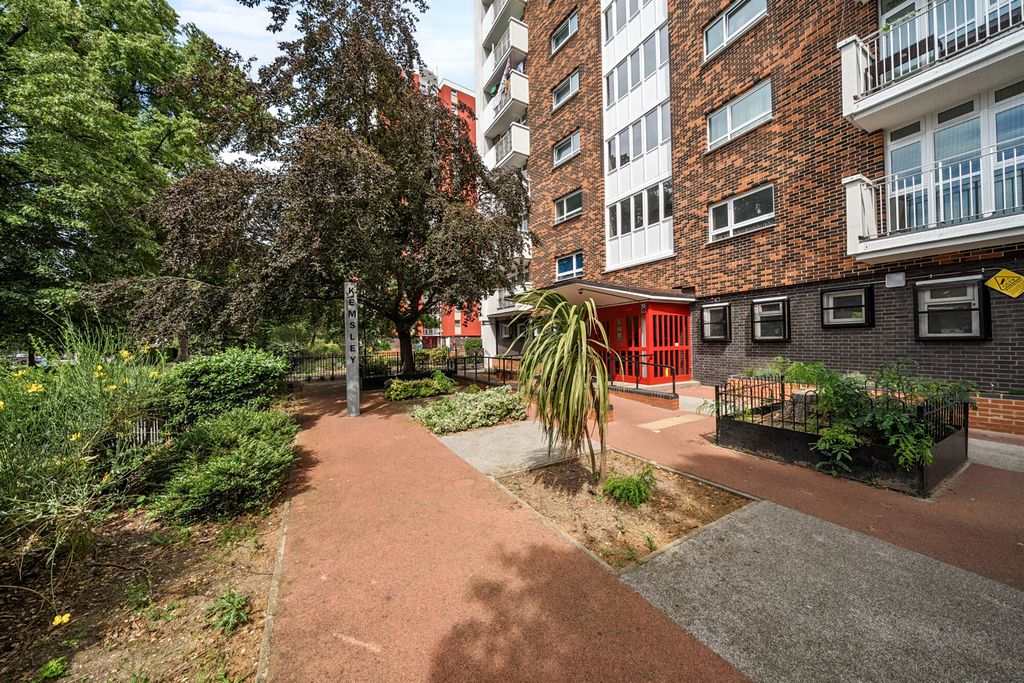 Property photo 1 of 14 External