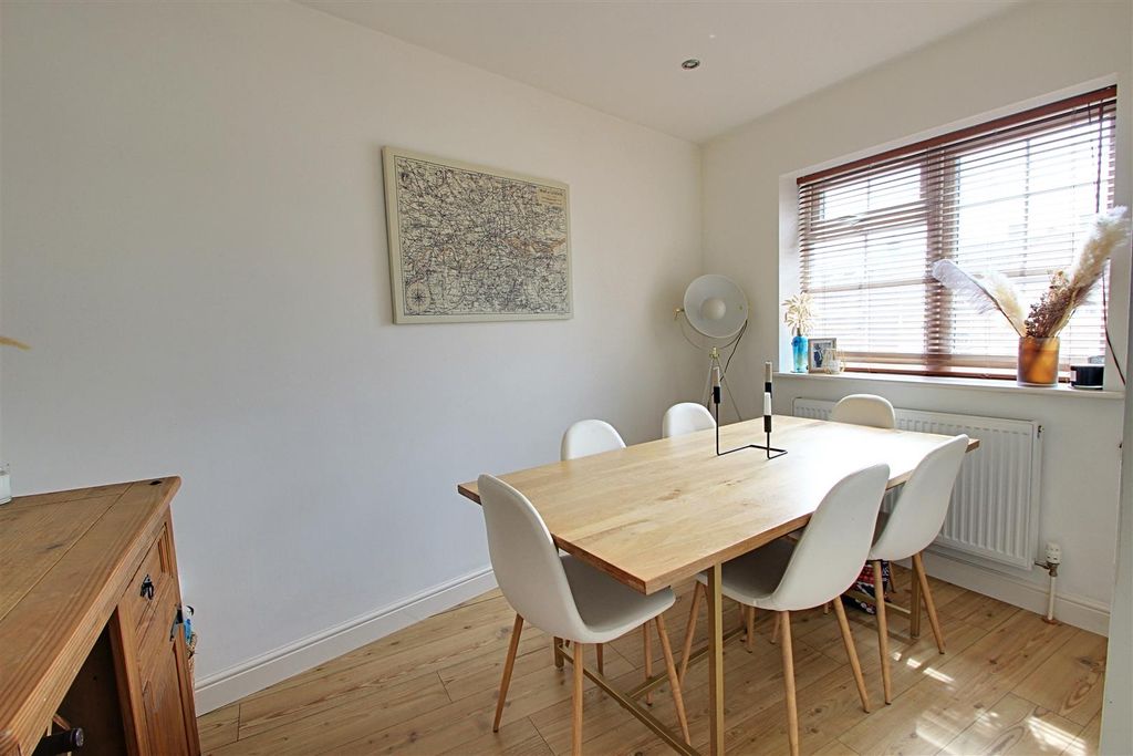 Property photo 3 of 21 Dining Room.Jpg