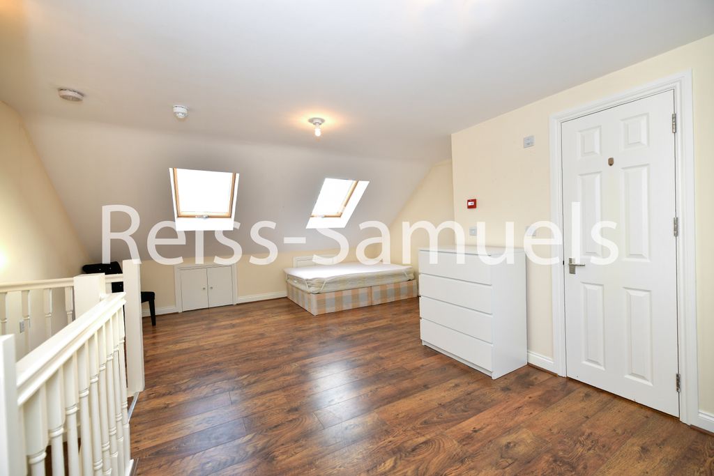 Property photo 3 of 54