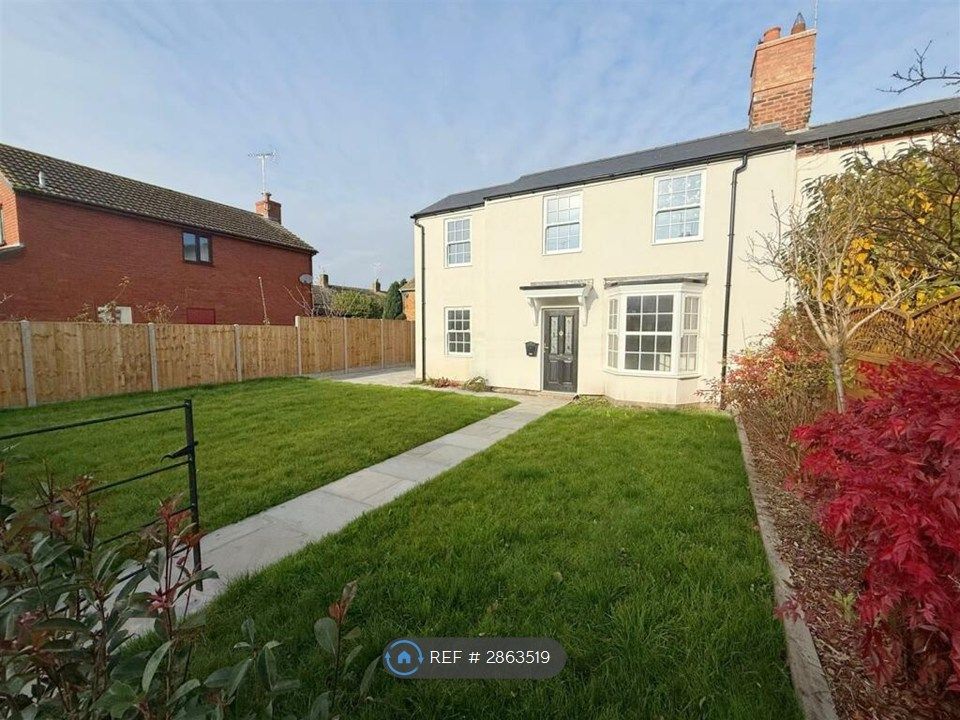 Property photo 2 of 11 Front Gardden