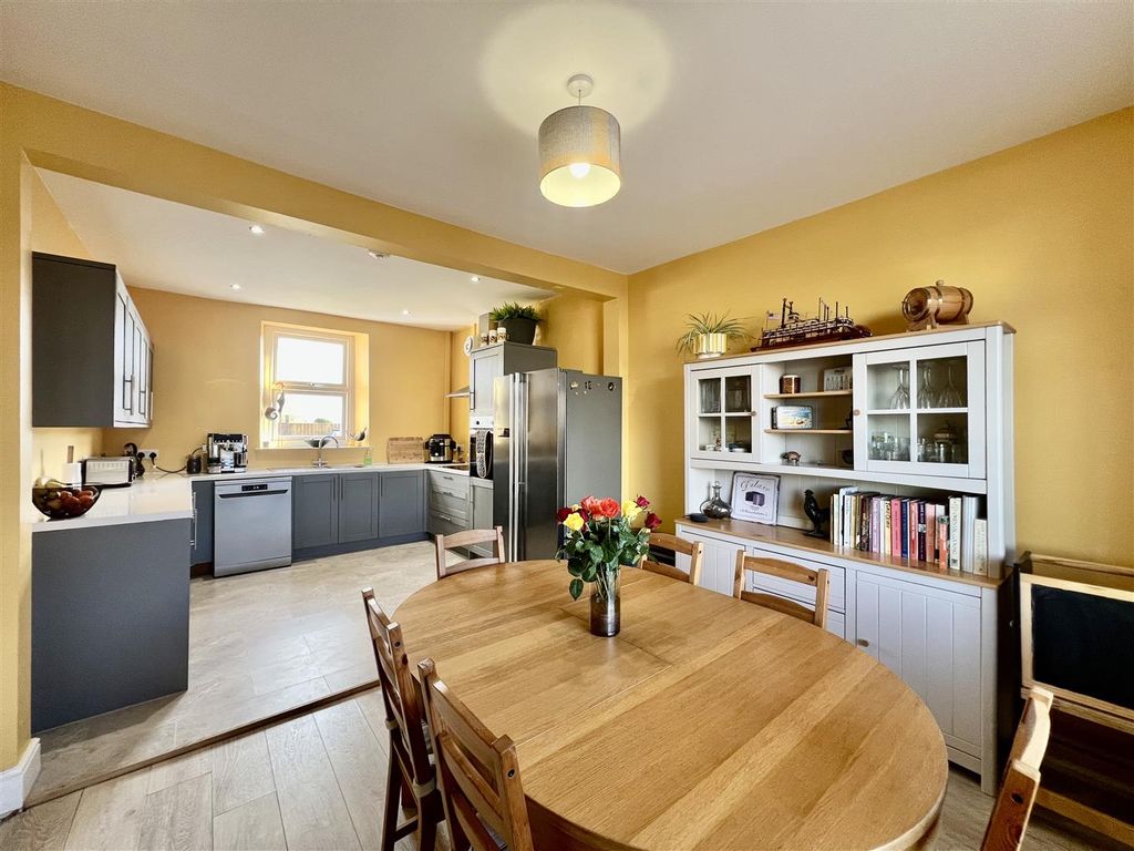 Property photo 3 of 17 Kitchen Diner