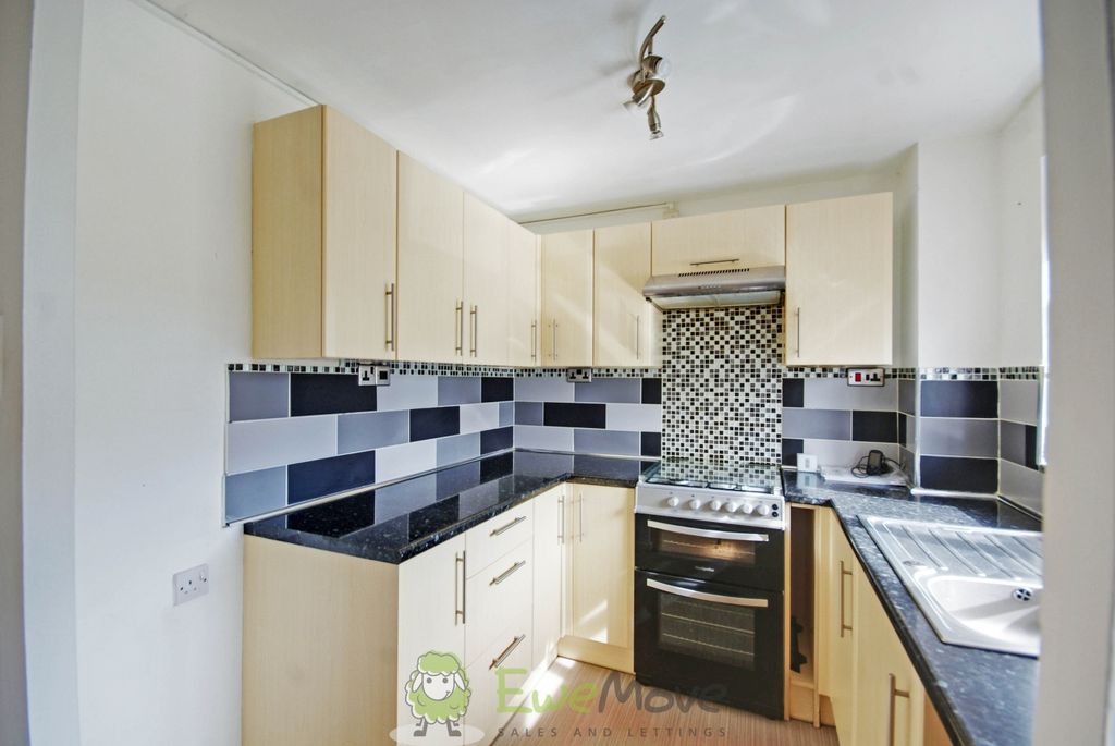 Property photo 2 of 11 Kitchen