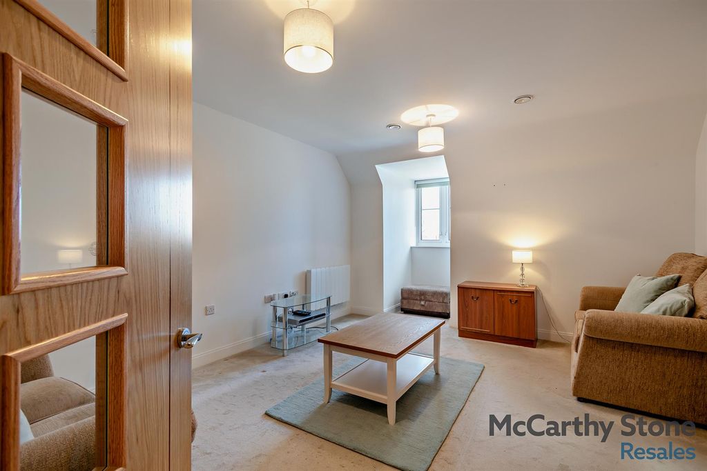 Property photo 2 of 27 8639378-Interior01-800.Jpg