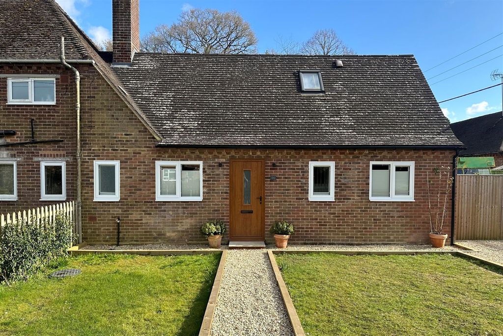 Property photo 2 of 20 16 Holly Close Front Shot.Jpg