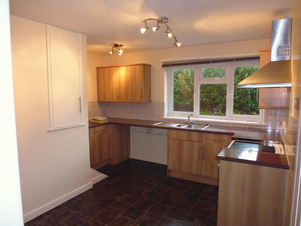 Property photo 2 of 10 Kitchen