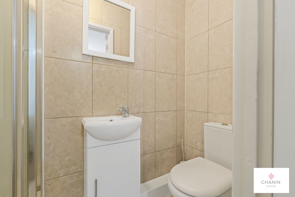 Property photo 3 of 21 En Suite 1