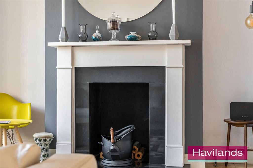 Property photo 3 of 22 Firs Lane-1.Jpg