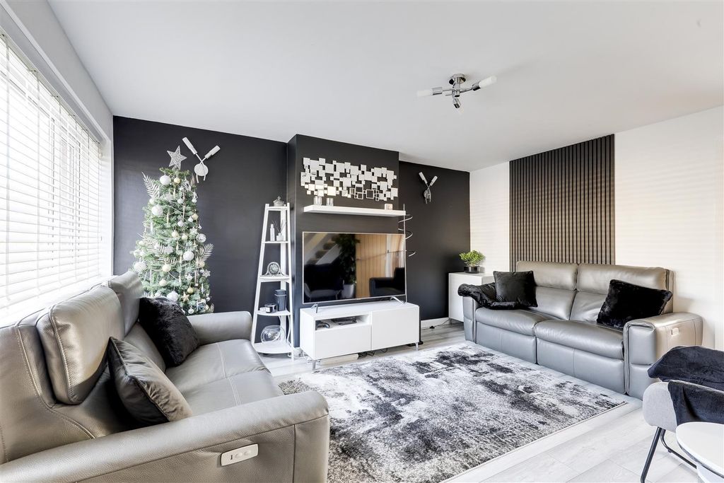 Property photo 2 of 19 1476.Jpg