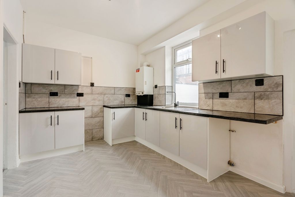 Property photo 3 of 14 Pbox-Img.Jpg