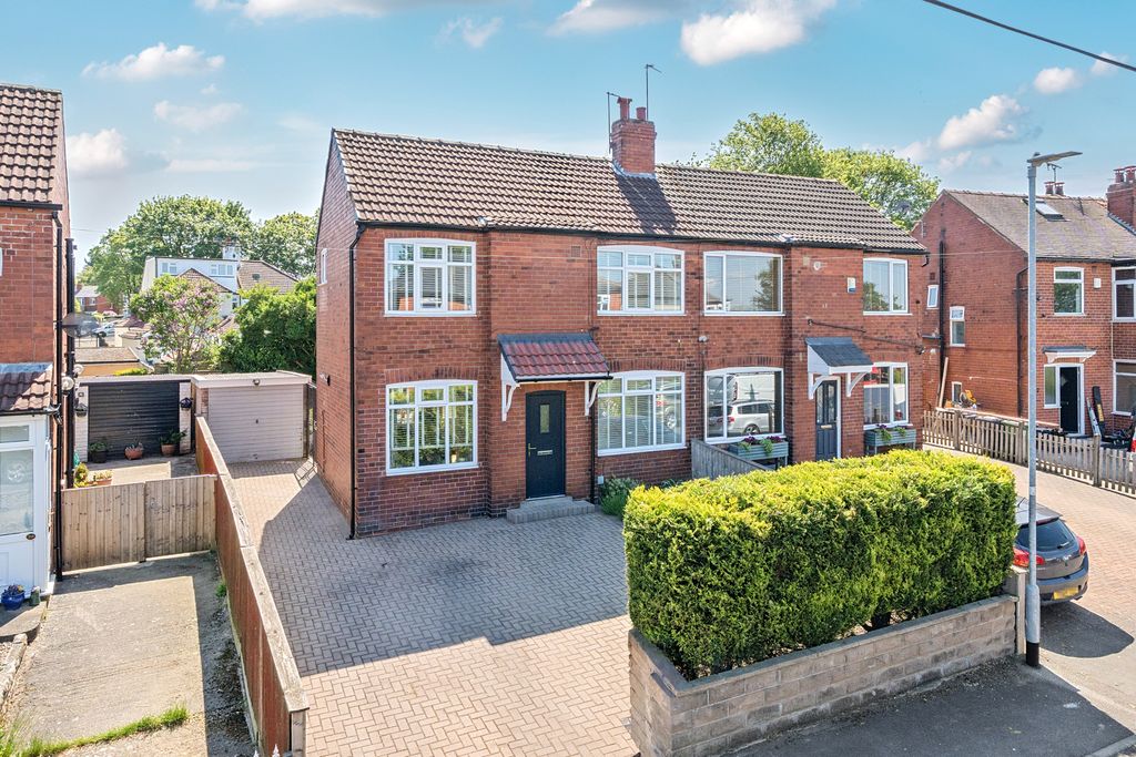 Property photo 1 of 12