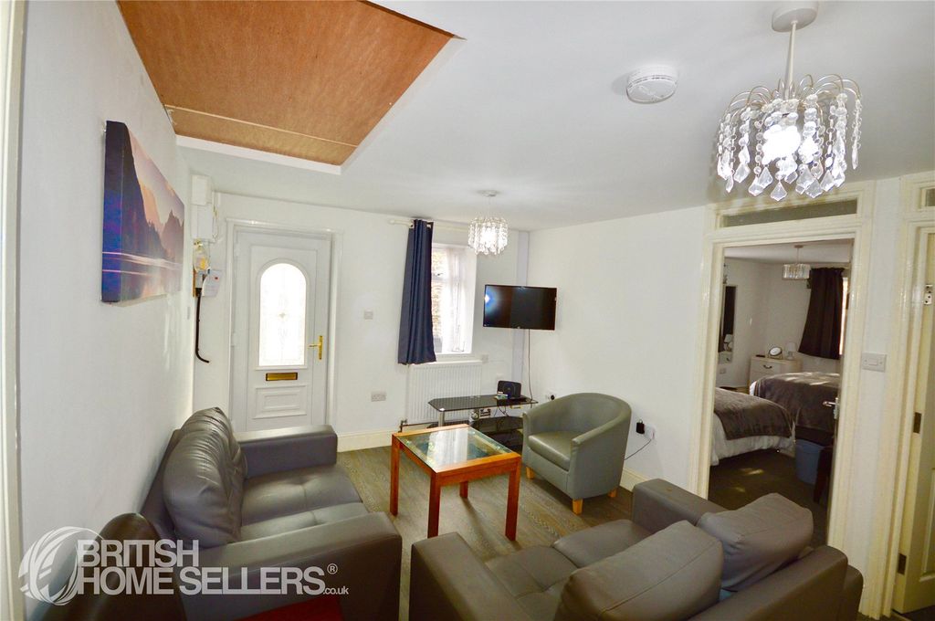 Property photo 2 of 19 Picture No. 14