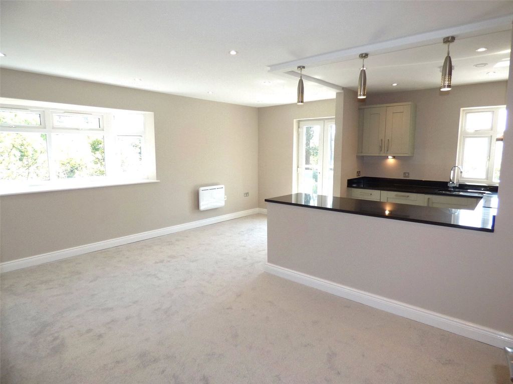 Property photo 3 of 7 Lounge Dining Kitche