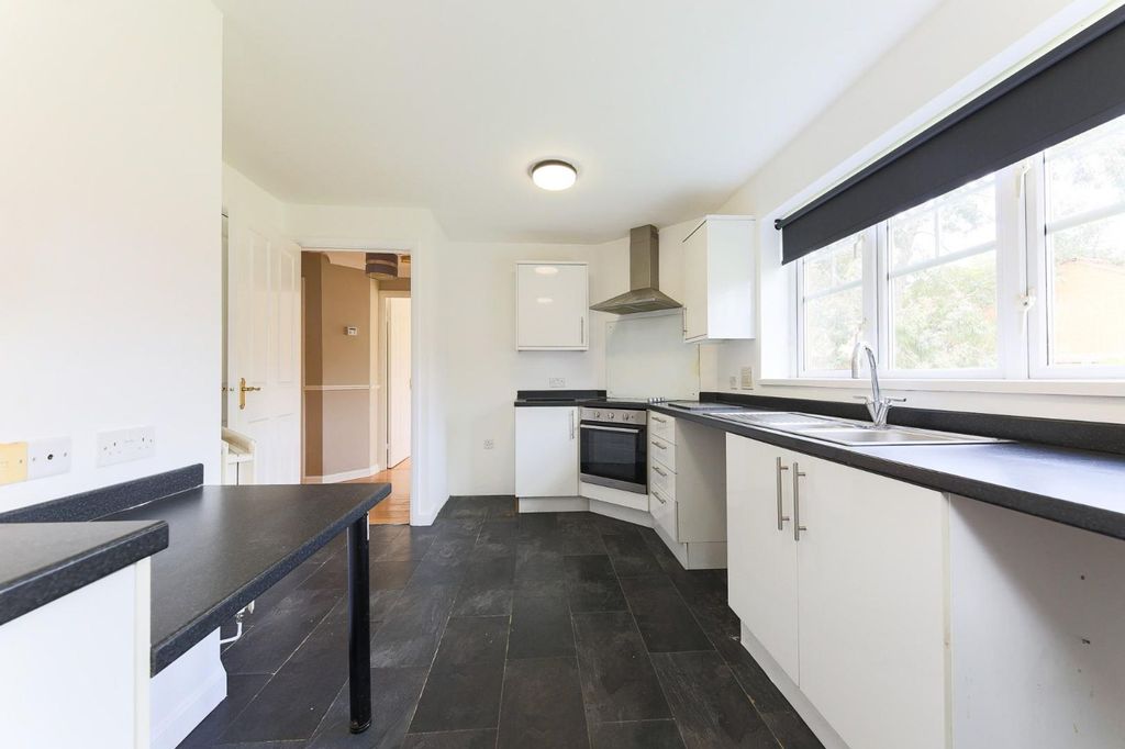 Property photo 3 of 15 Kitchen