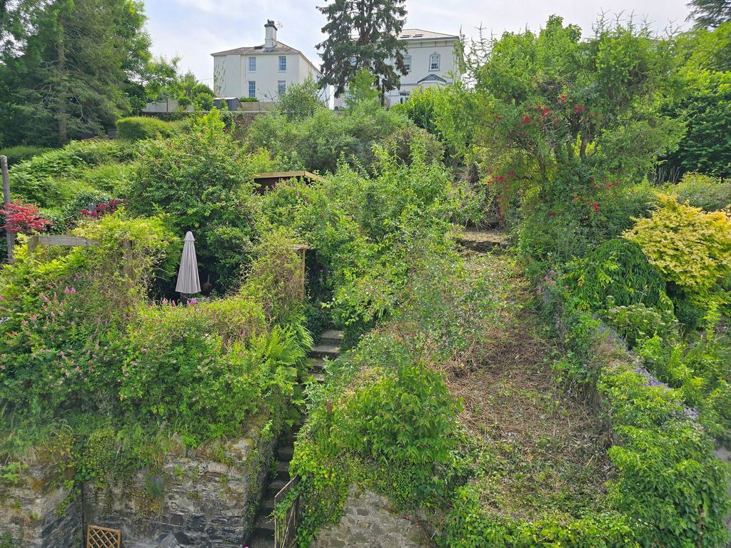 Property photo 2 of 22