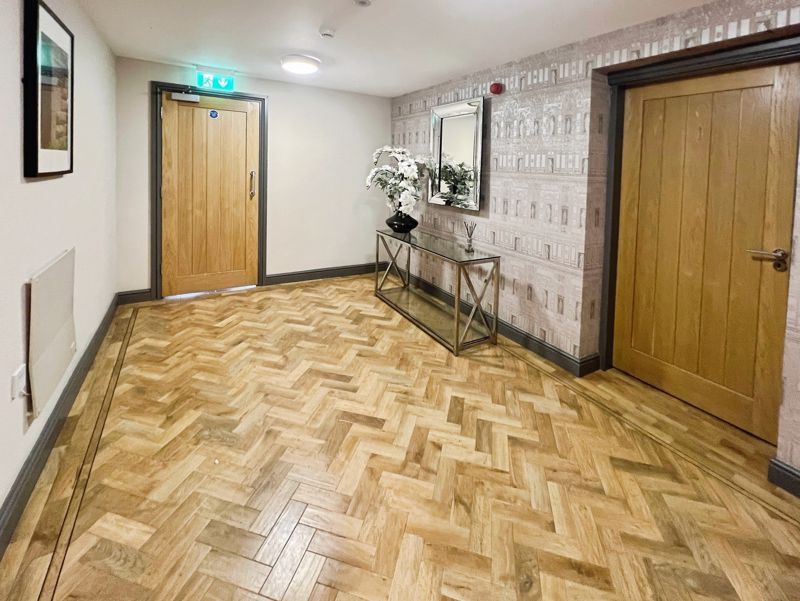 Property photo 2 of 14 Hallway