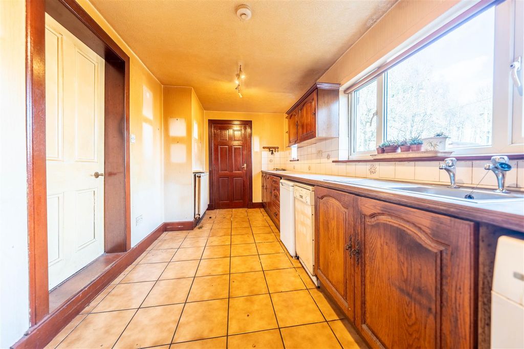 Property photo 2 of 32 Dsc01144-Hdr.Jpg