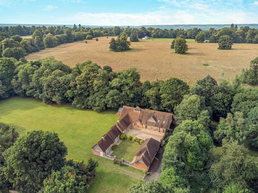 Property photo 2 of 25 Home Farm Aerial