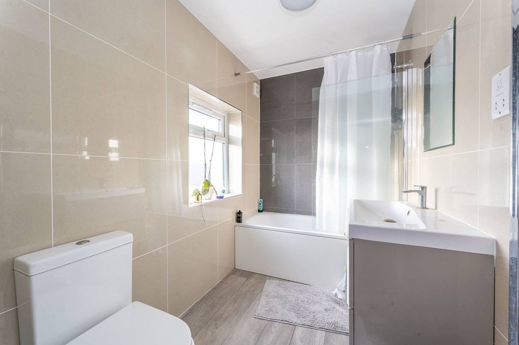 Property photo 3 of 3