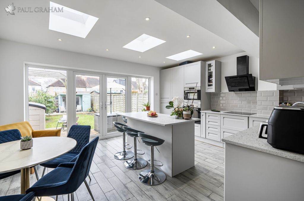 Property photo 2 of 24 F4Ca0863-4350-4A1A-96B3-1819E1Fe1De7