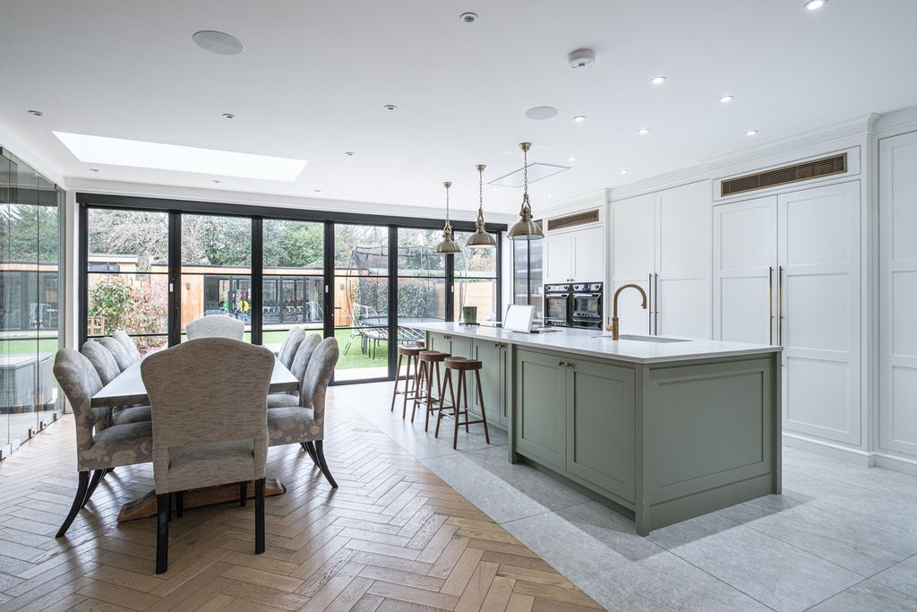 Property photo 2 of 32