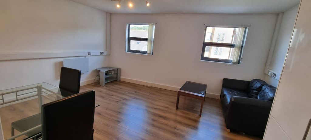 Property photo 3 of 6