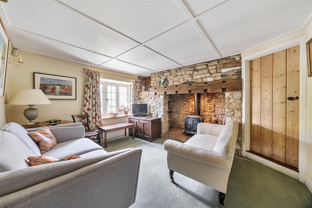 Property photo 2 of 16 Sitting Room