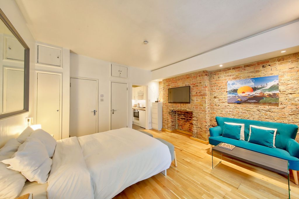 Property photo 3 of 7 51A__Longridge_Road_Image9_18641_4