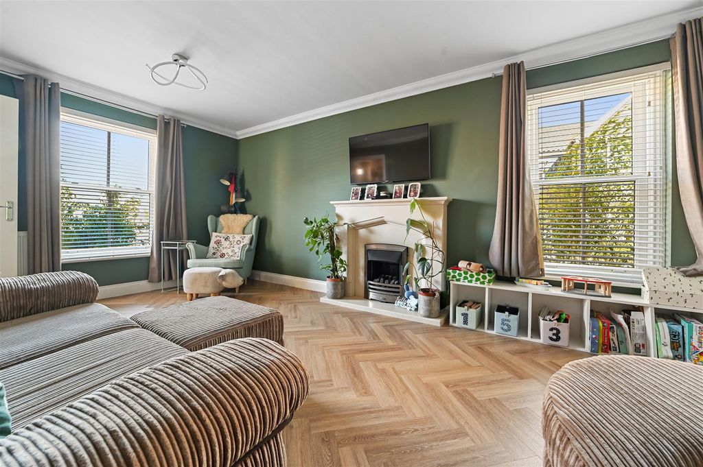Property photo 2 of 16 Sitting Room