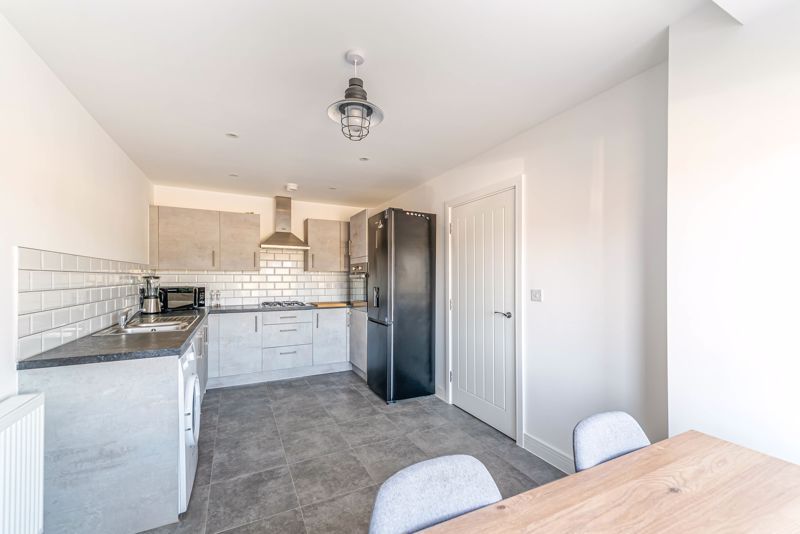 Property photo 3 of 21 Photo 11