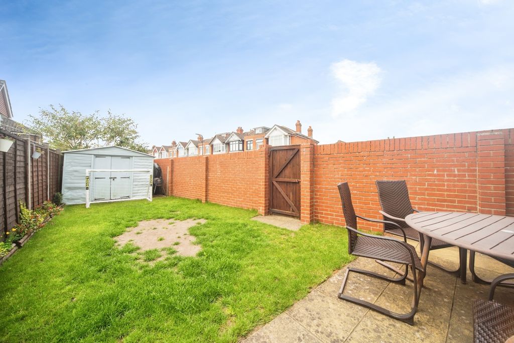 Property photo 2 of 20 Pbox-Img.Jpg