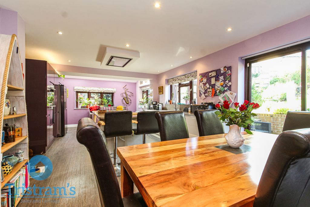 Property photo 3 of 43