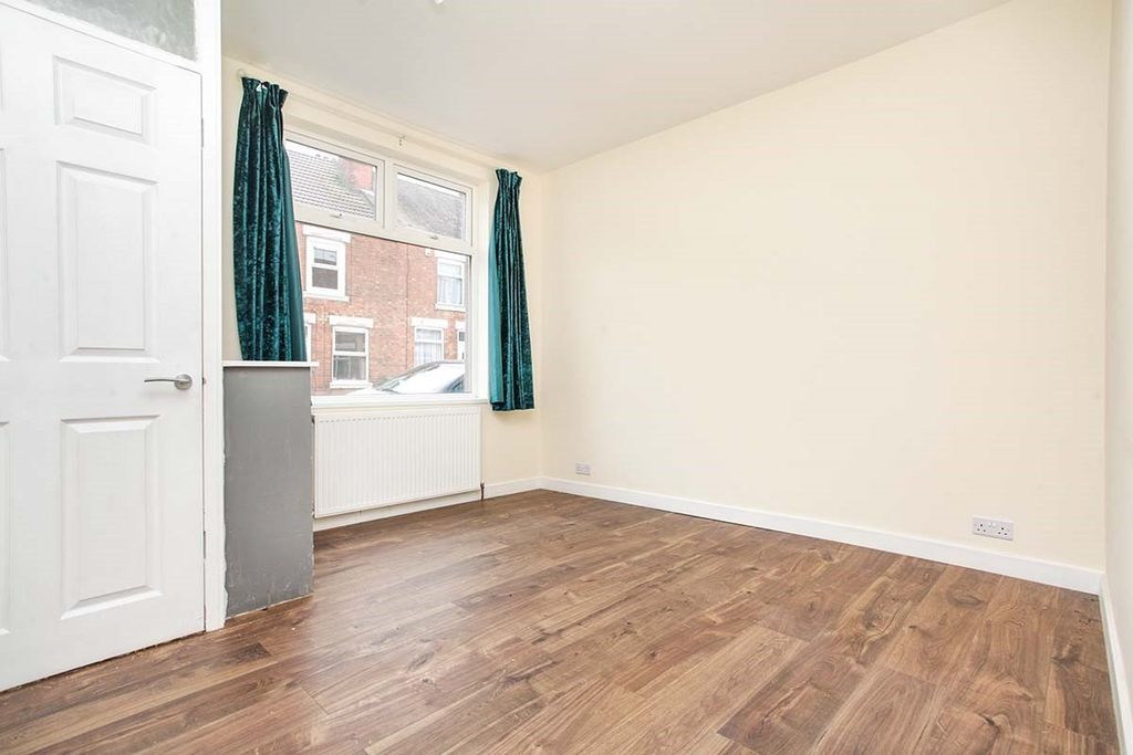 Property photo 2 of 8 Picture No. 15