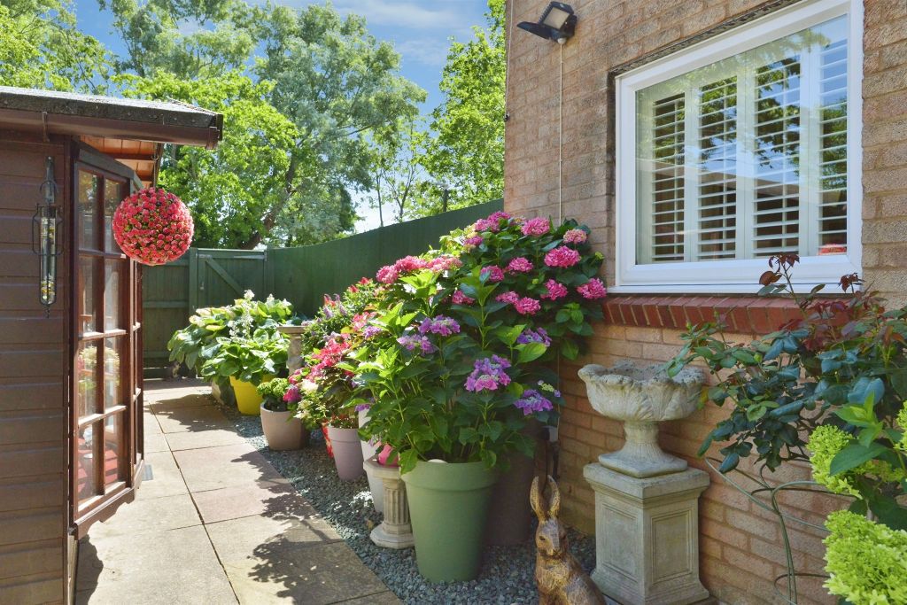 Property photo 2 of 20