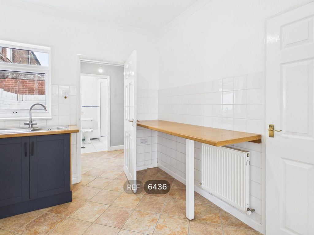 Property photo 3 of 21 Kitchen