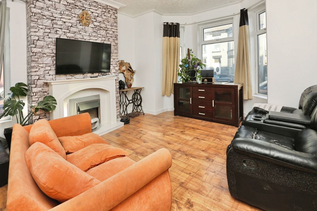 Property photo 2 of 15