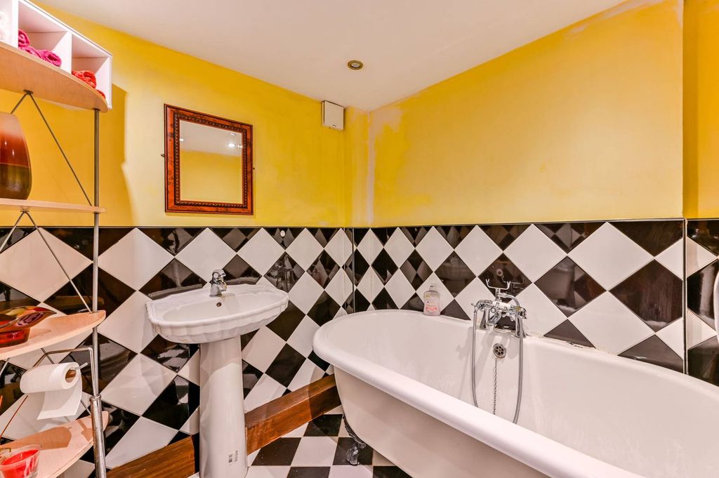 Property photo 2 of 11