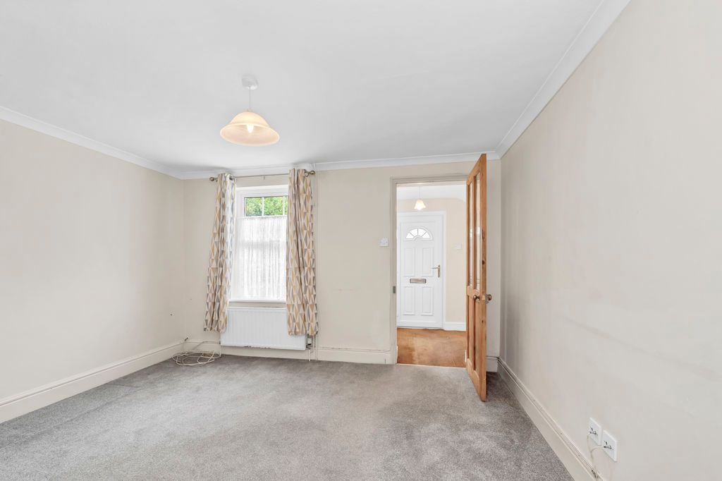 Property photo 3 of 15 Sitting Room