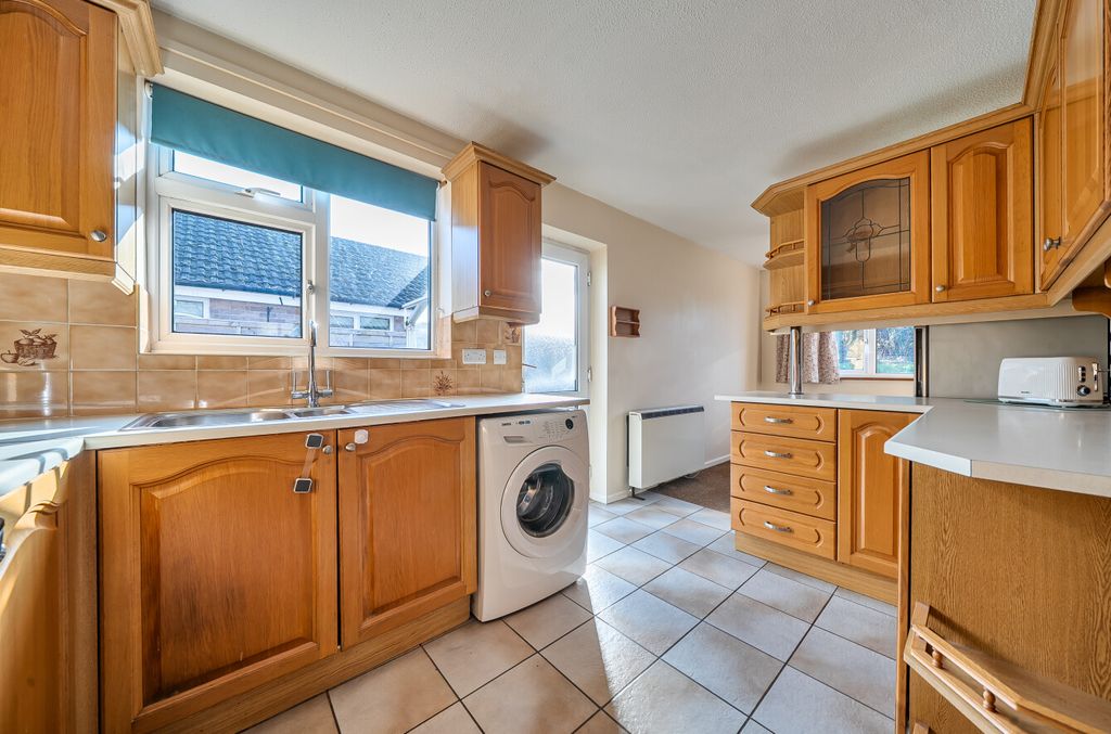 Property photo 2 of 25 Kitchen