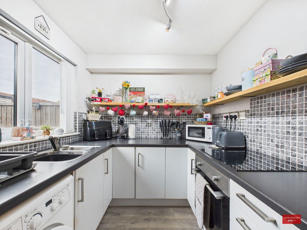 Property photo 2 of 13